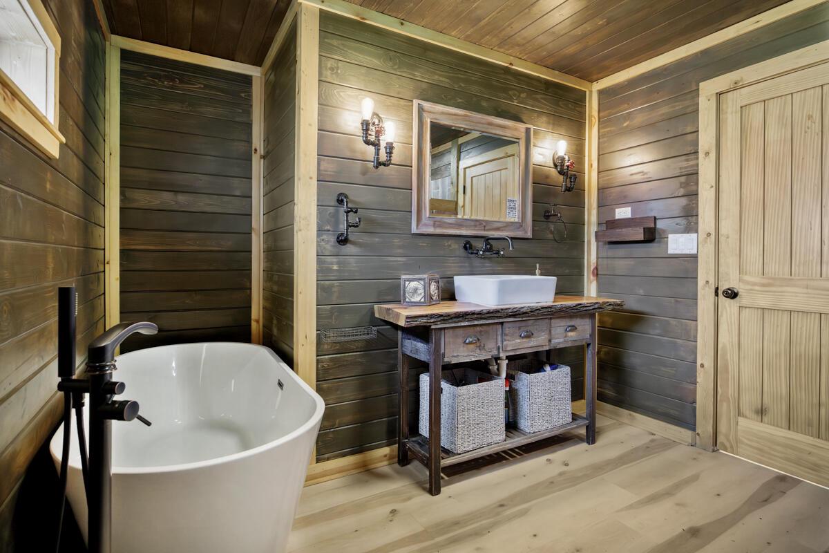 2530 North River ROAD