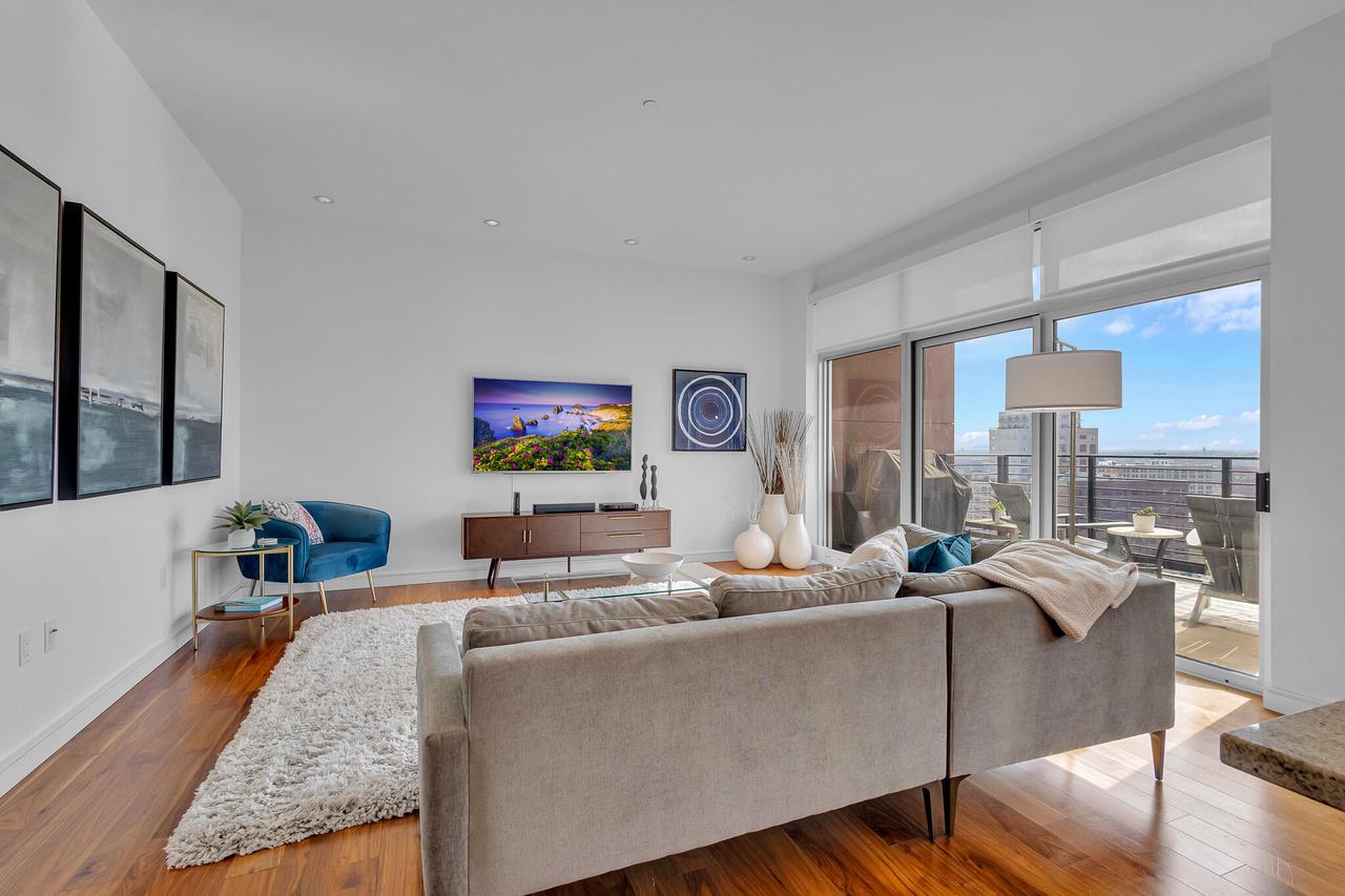 106 West Seeboth STREET 1203