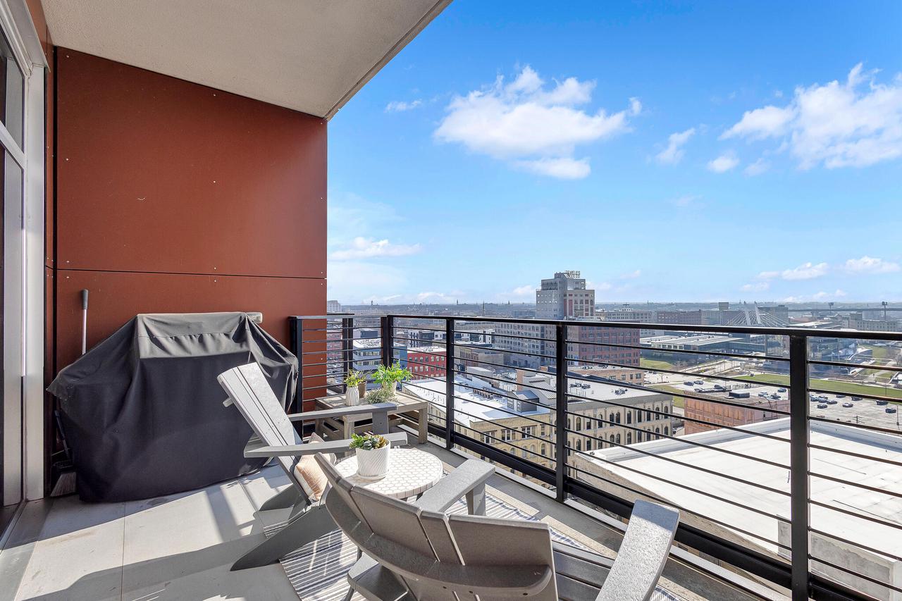 106 West Seeboth STREET 1203