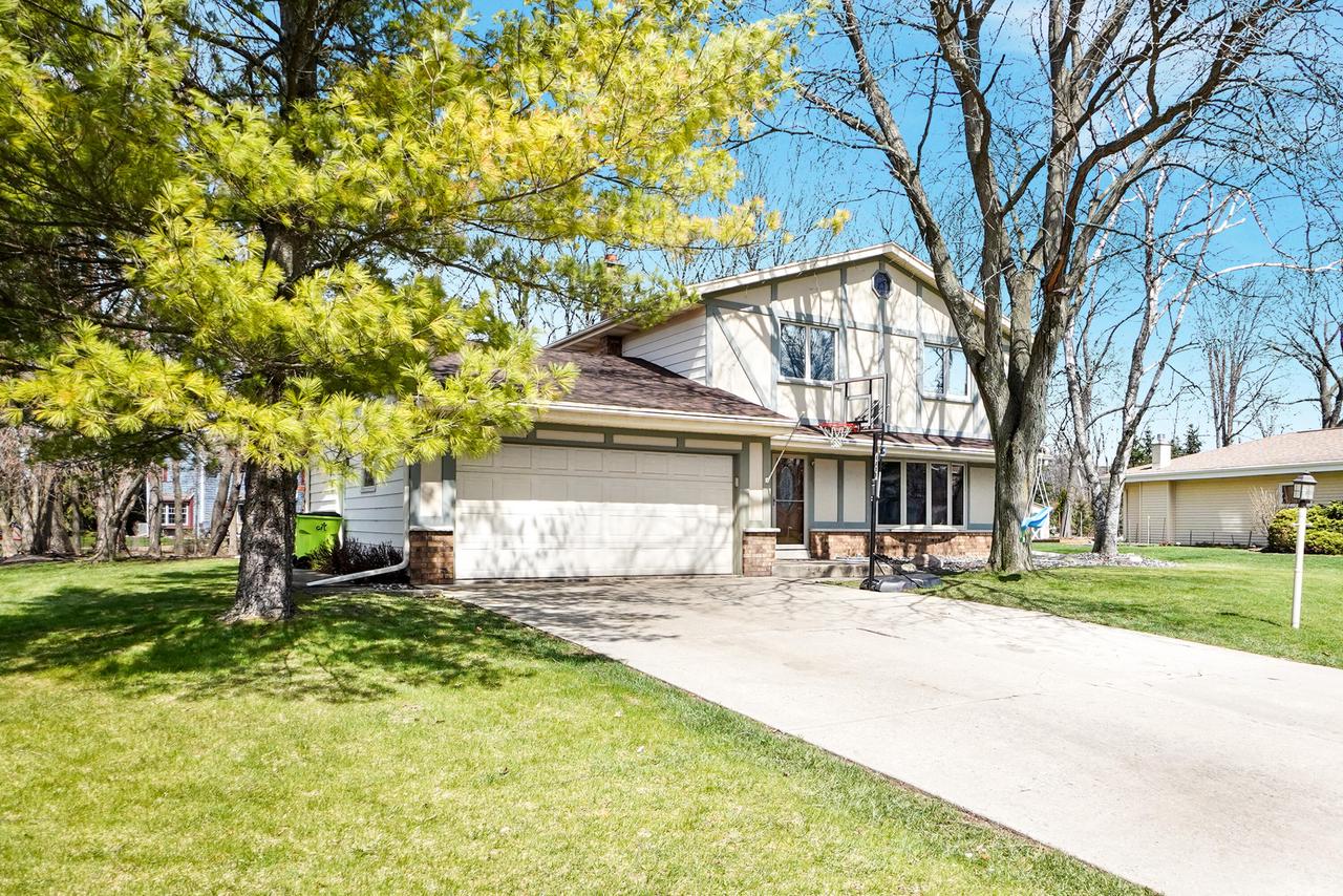738 Buckingham WAY