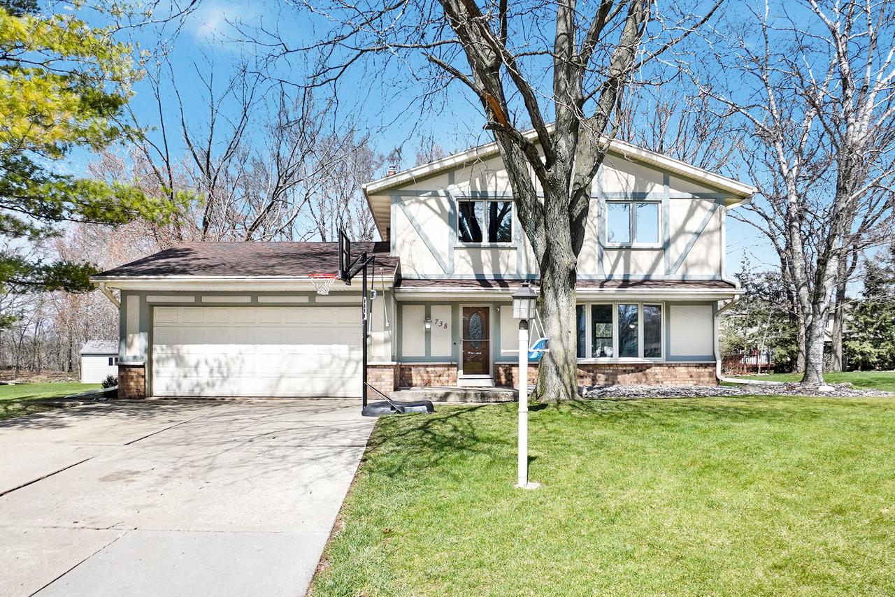 738 Buckingham WAY