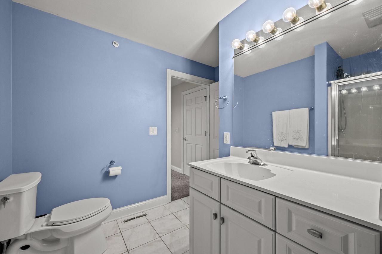 1920 North Farwell AVENUE 203