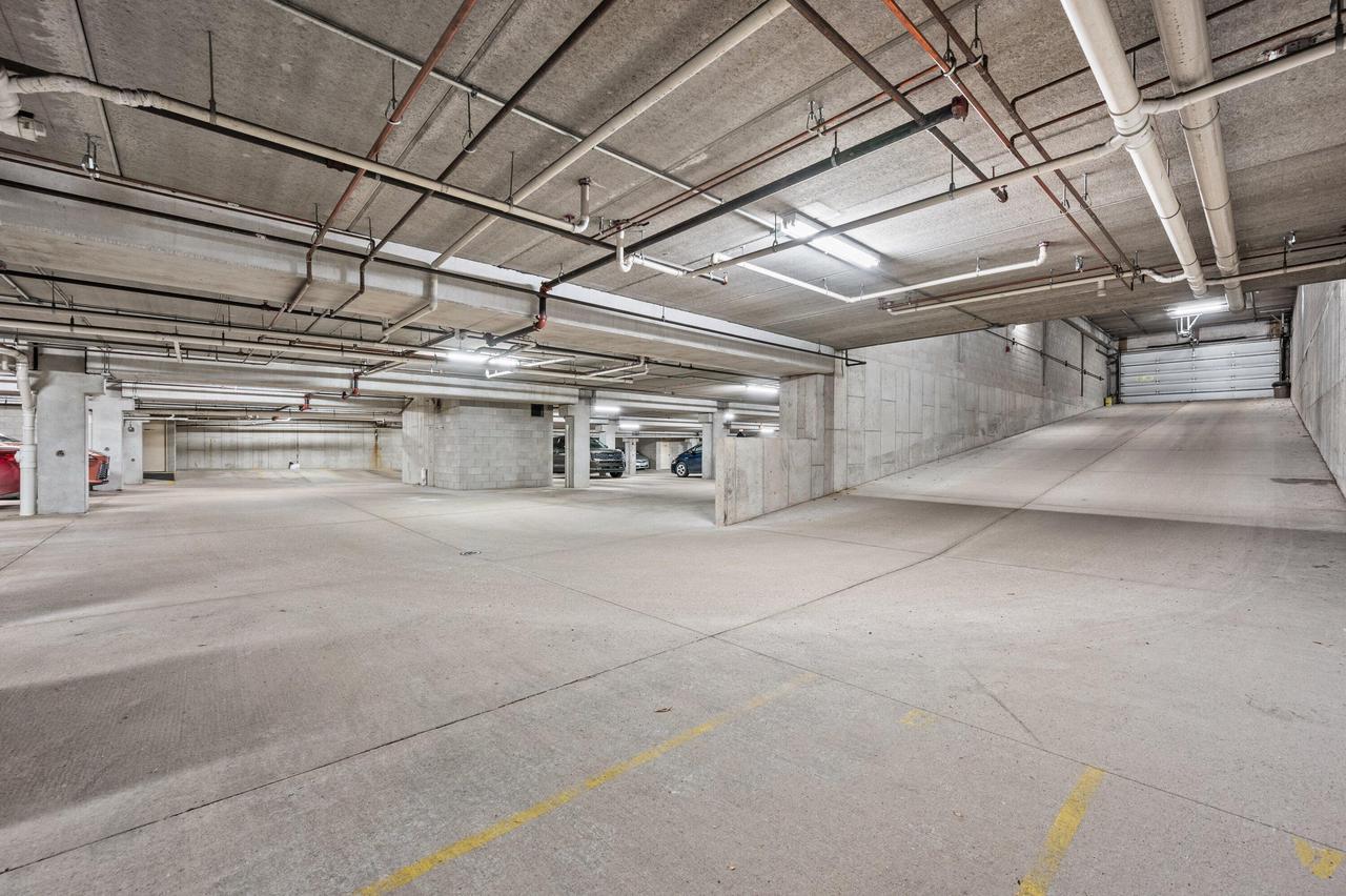 1920 North Farwell AVENUE 203