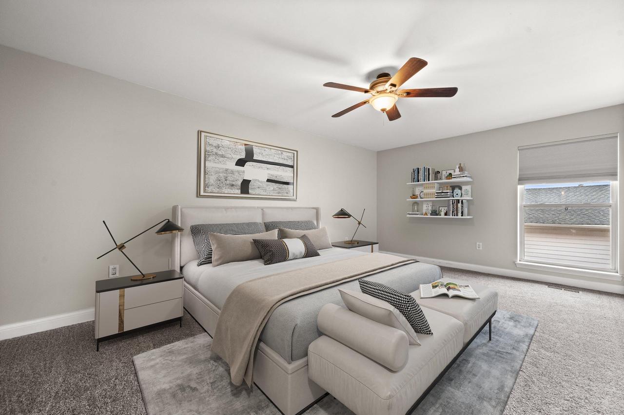 1920 North Farwell AVENUE 203