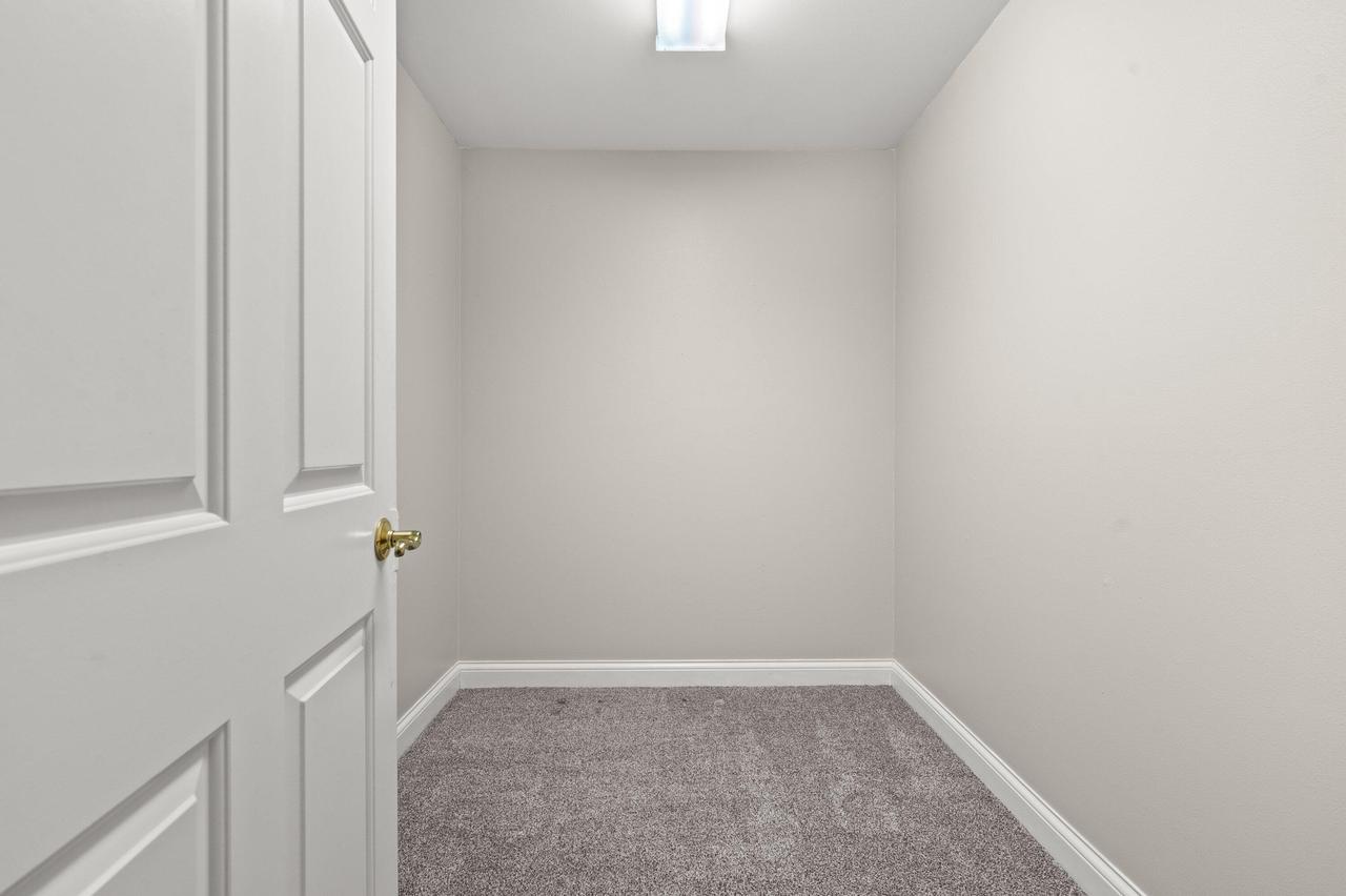 1920 North Farwell AVENUE 203