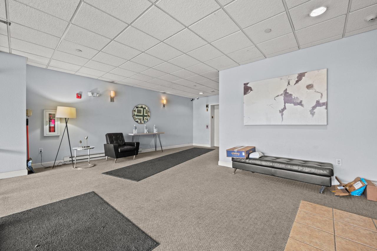 1920 North Farwell AVENUE 203