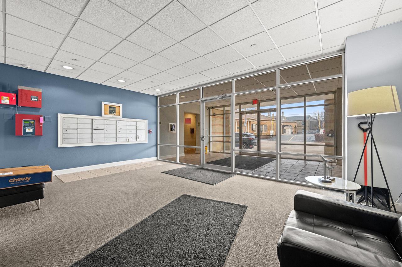 1920 North Farwell AVENUE 203