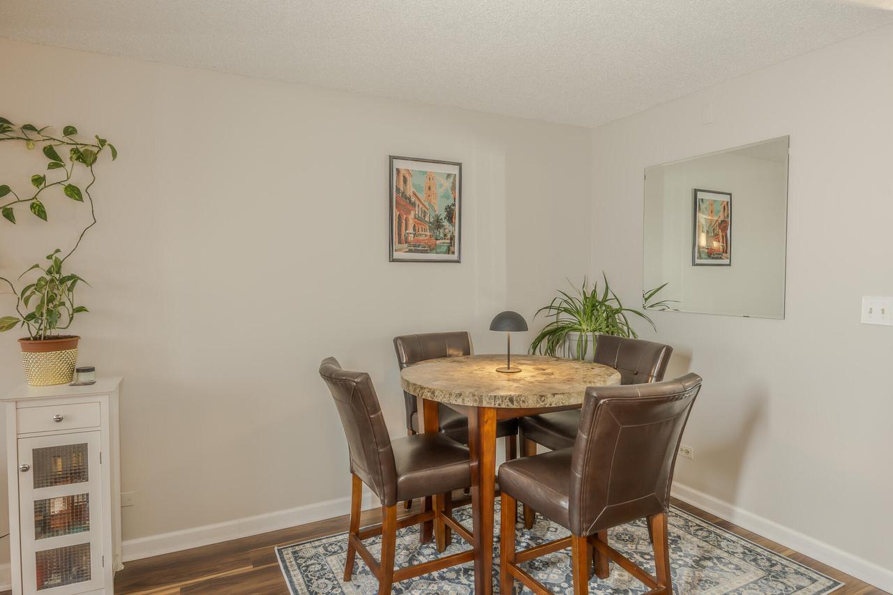 929 N Astor STREET 605