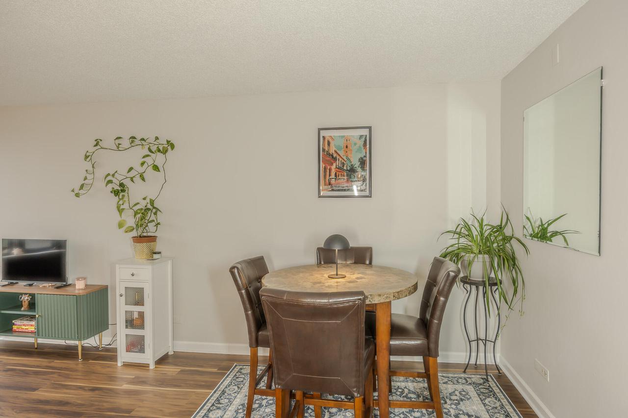 929 N Astor STREET 605