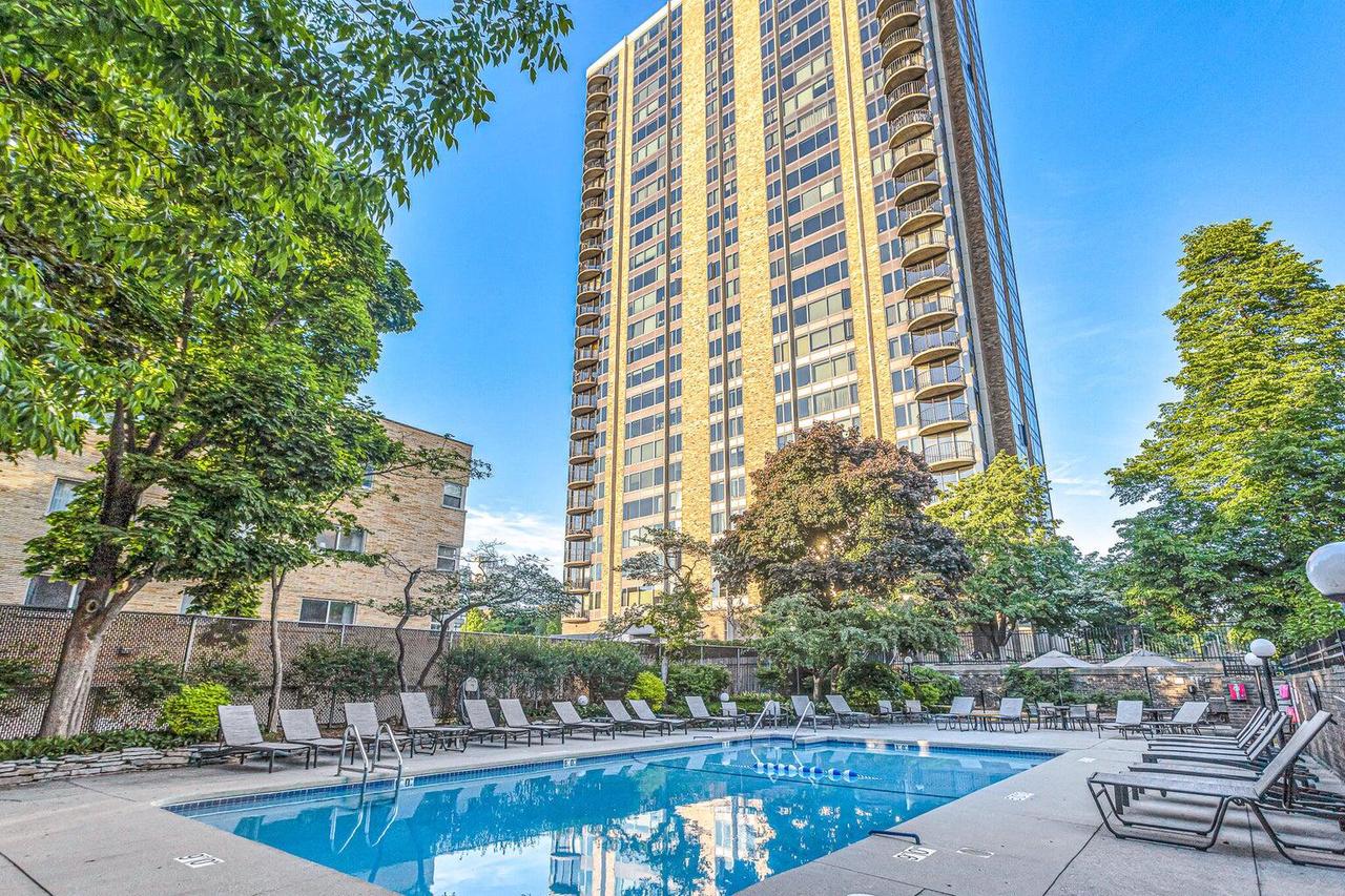 929 N Astor STREET 605