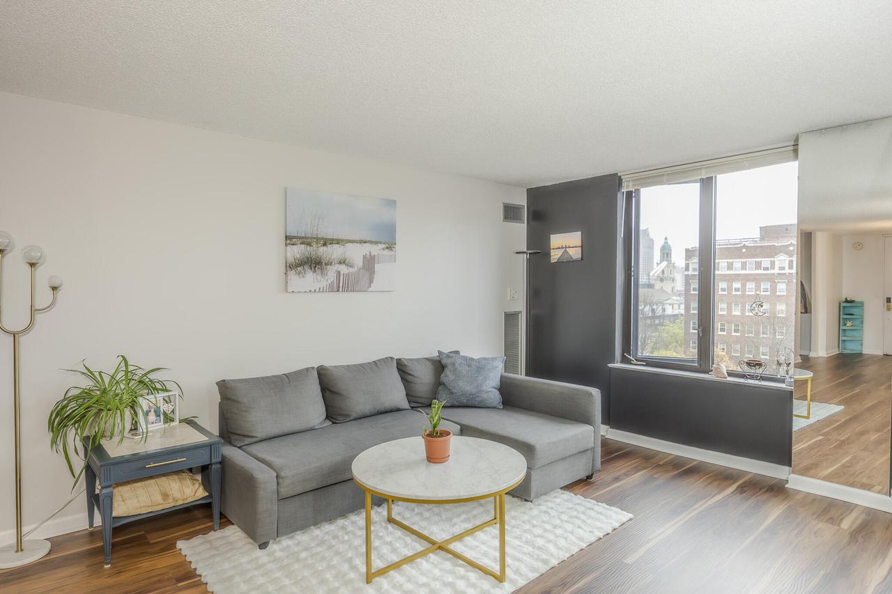 929 N Astor STREET 605