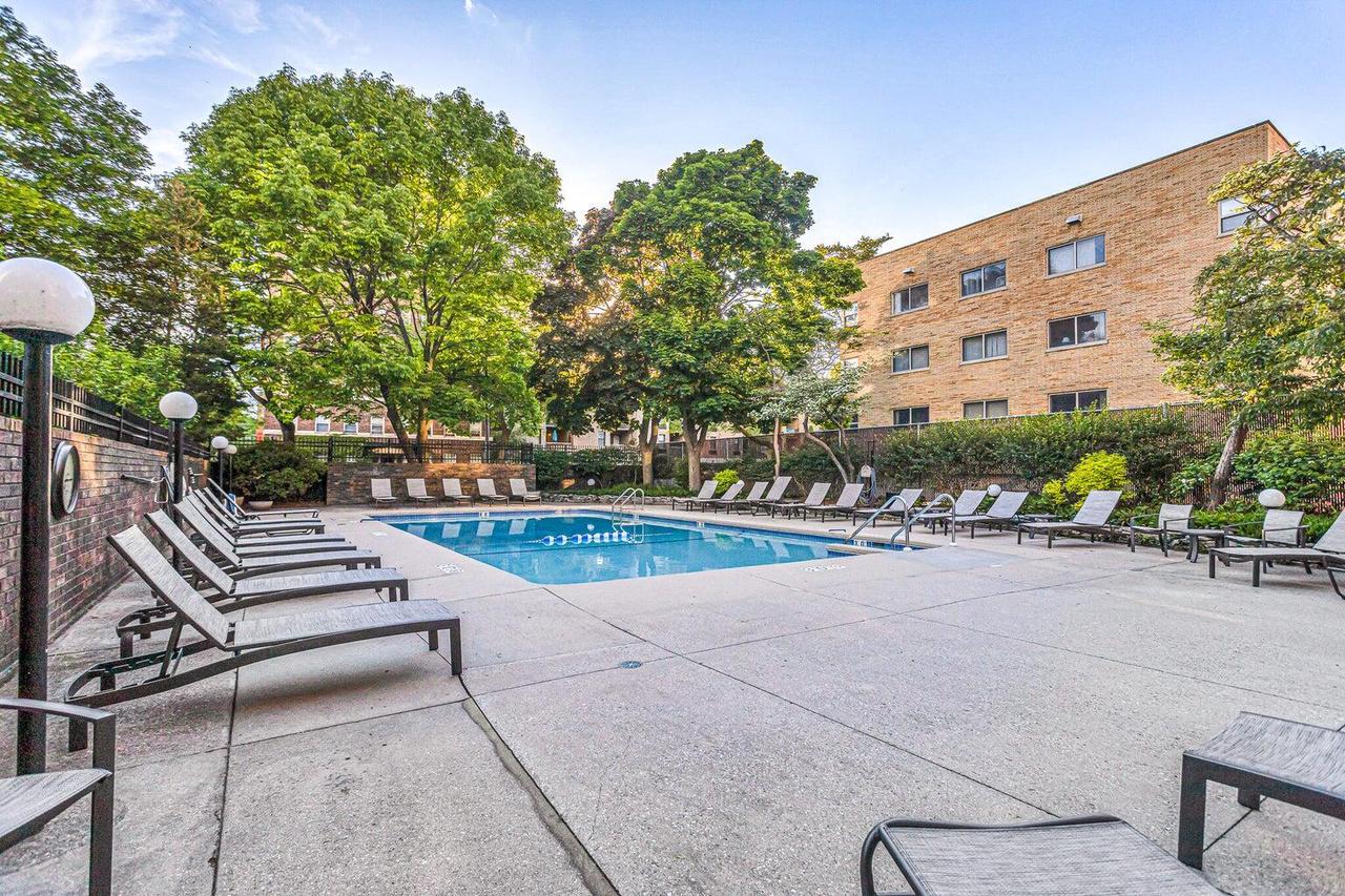 929 N Astor STREET 605