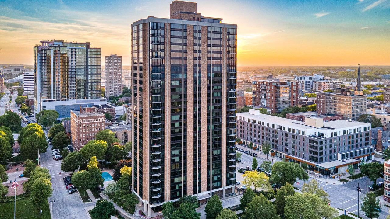929 N Astor STREET 605