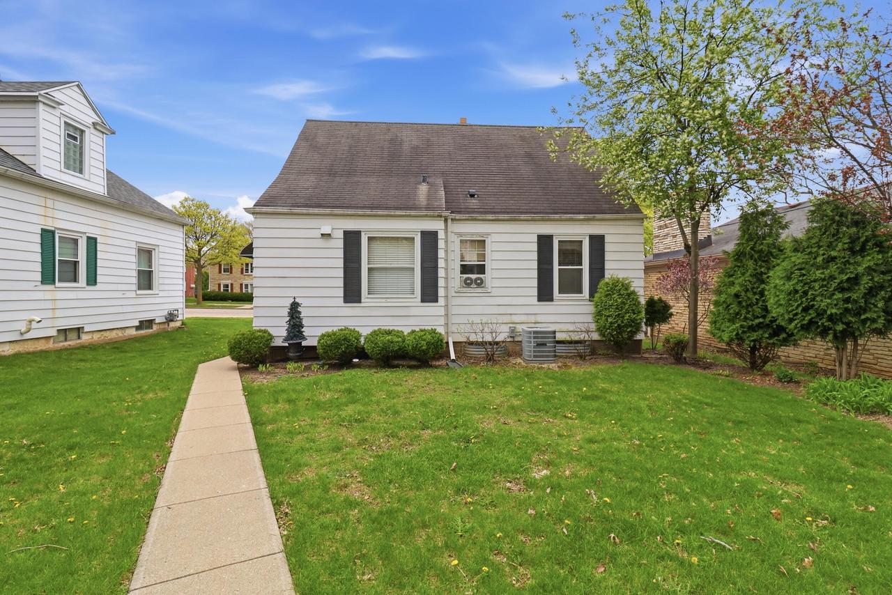 8526 West Center STREET