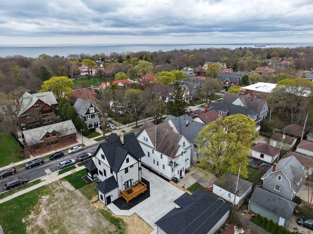 3247 North Marietta AVENUE