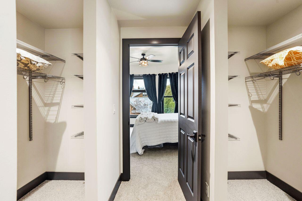 3247 North Marietta AVENUE