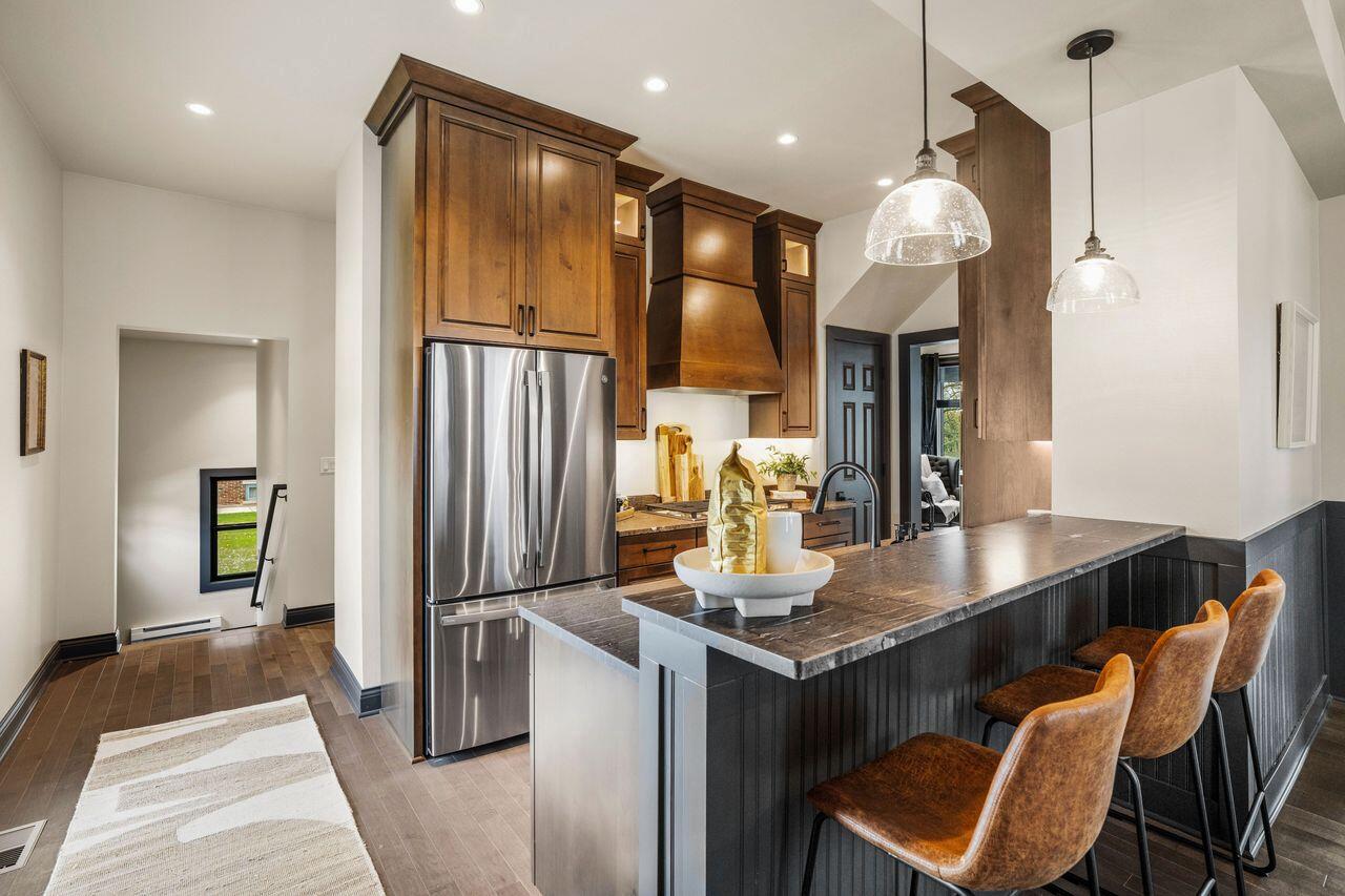 3247 North Marietta AVENUE