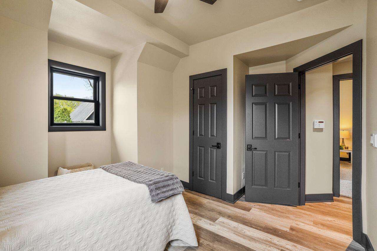 3247 North Marietta AVENUE