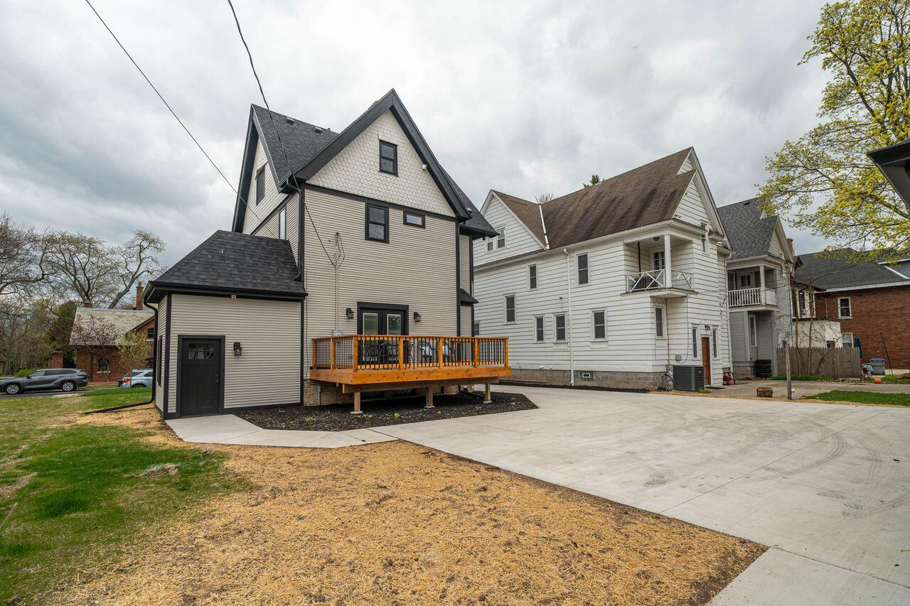 3247 North Marietta AVENUE