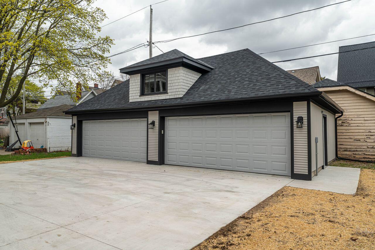 3247 North Marietta AVENUE