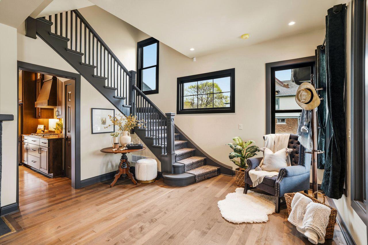 3247 North Marietta AVENUE