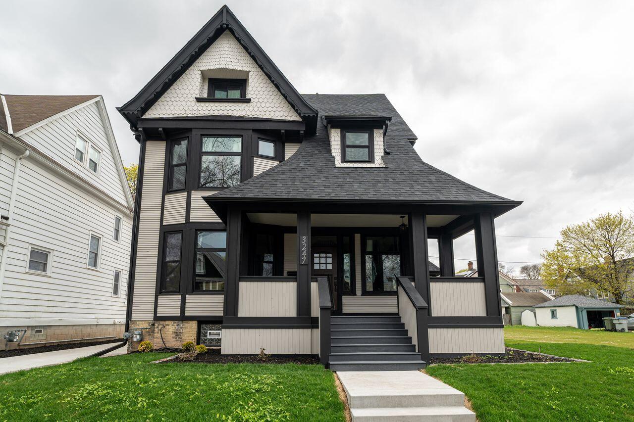 3247 North Marietta AVENUE