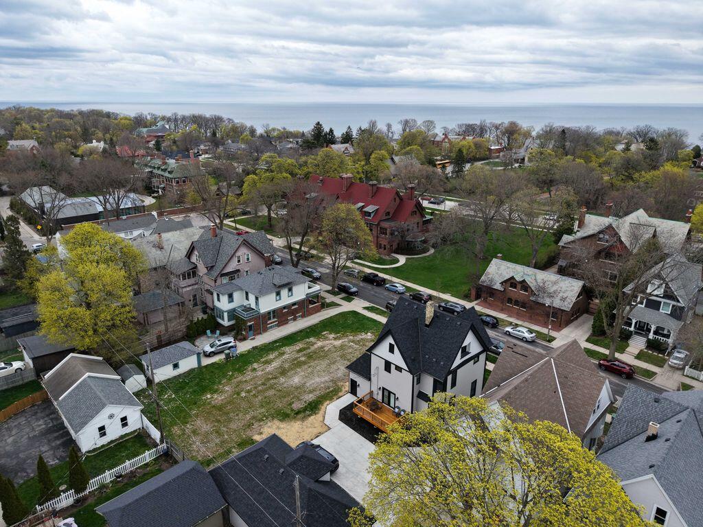 3247 North Marietta AVENUE