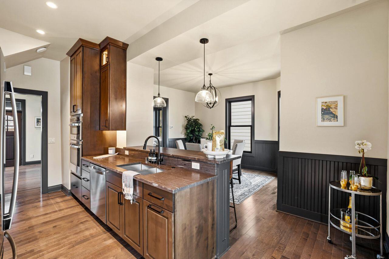 3247 North Marietta AVENUE