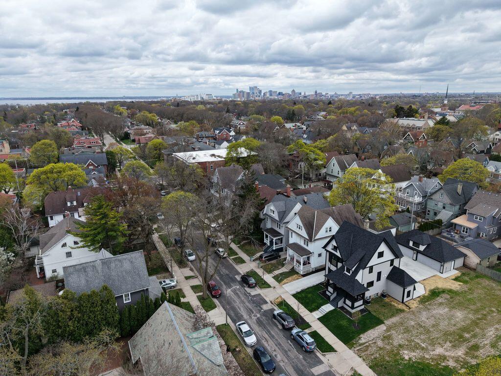 3247 North Marietta AVENUE