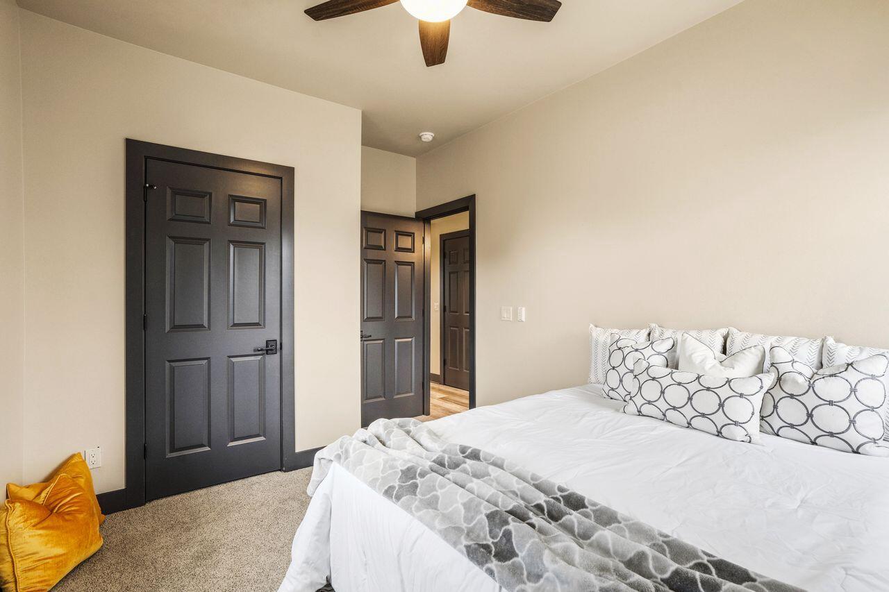 3247 North Marietta AVENUE