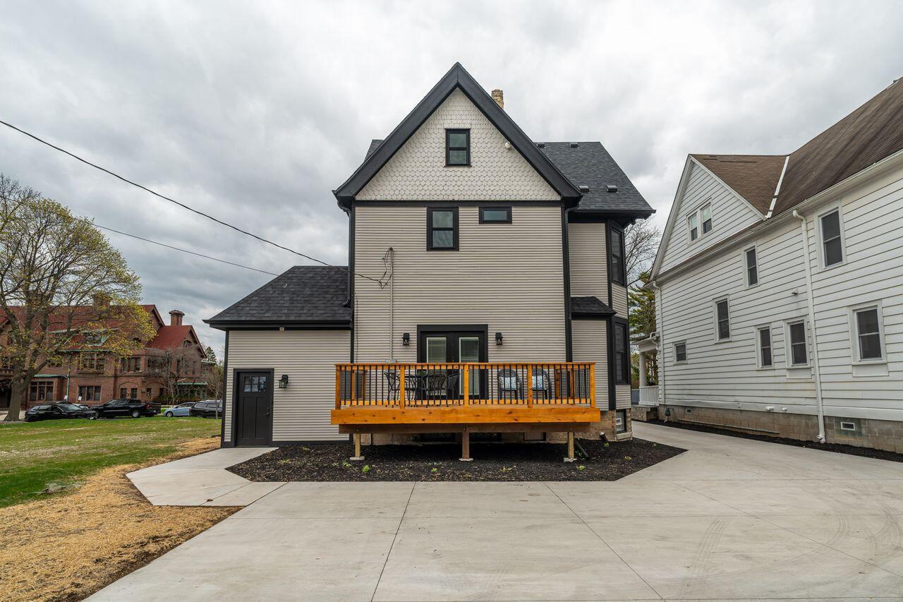 3247 North Marietta AVENUE