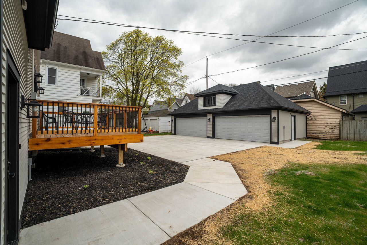 3247 North Marietta AVENUE