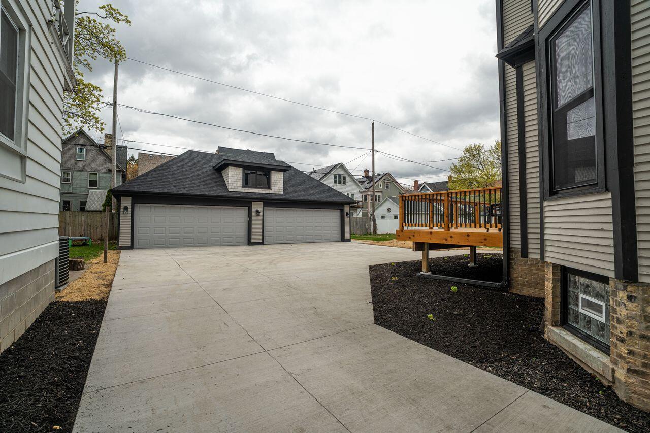 3247 North Marietta AVENUE