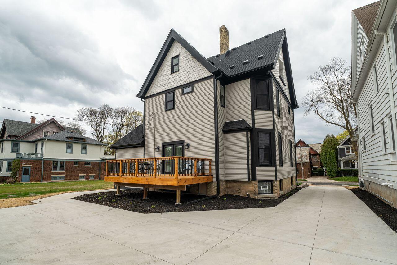 3247 North Marietta AVENUE