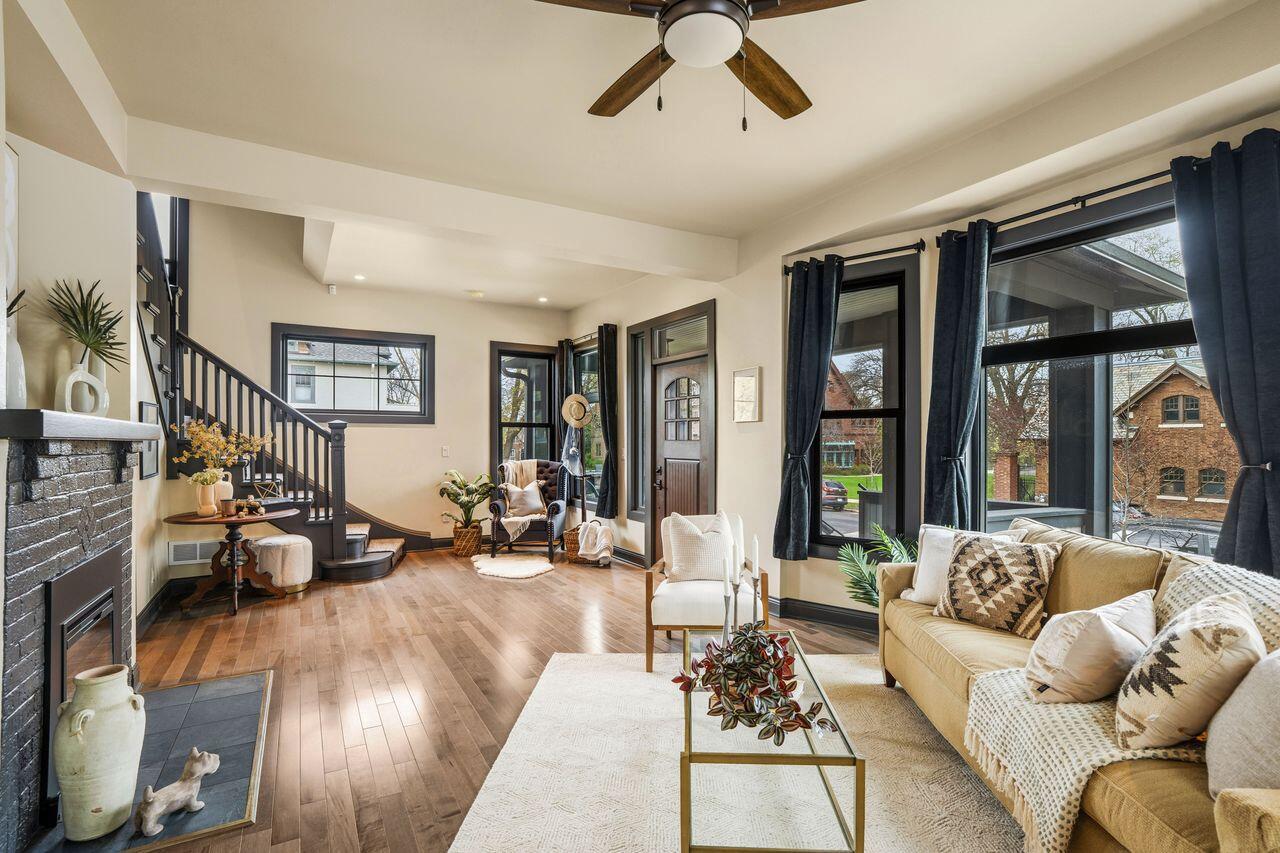 3247 North Marietta AVENUE