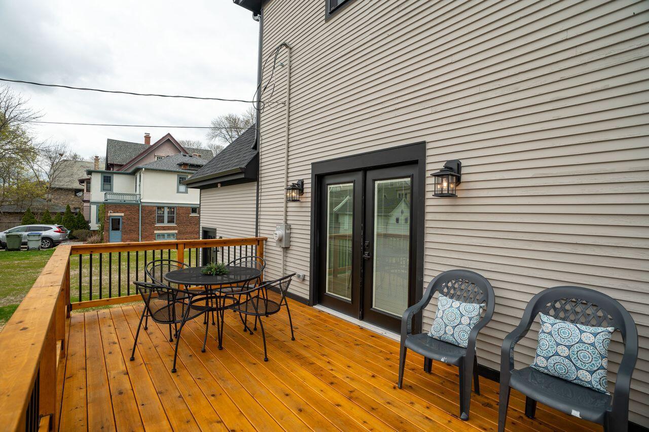 3247 North Marietta AVENUE