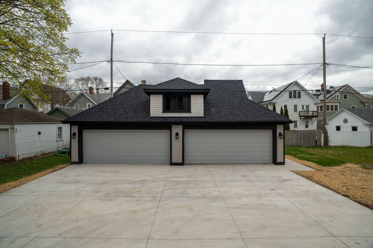 3247 North Marietta AVENUE