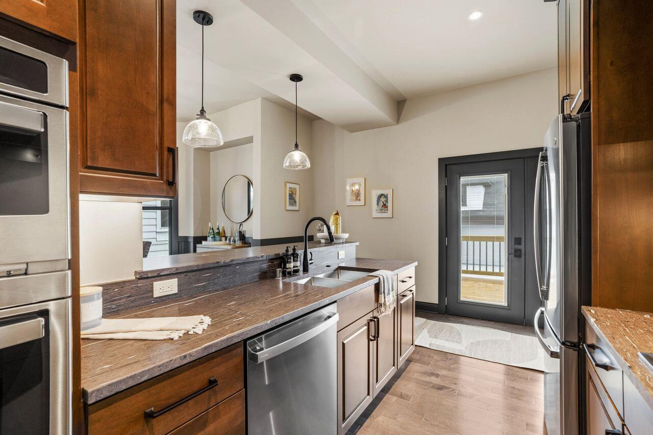 3247 North Marietta AVENUE