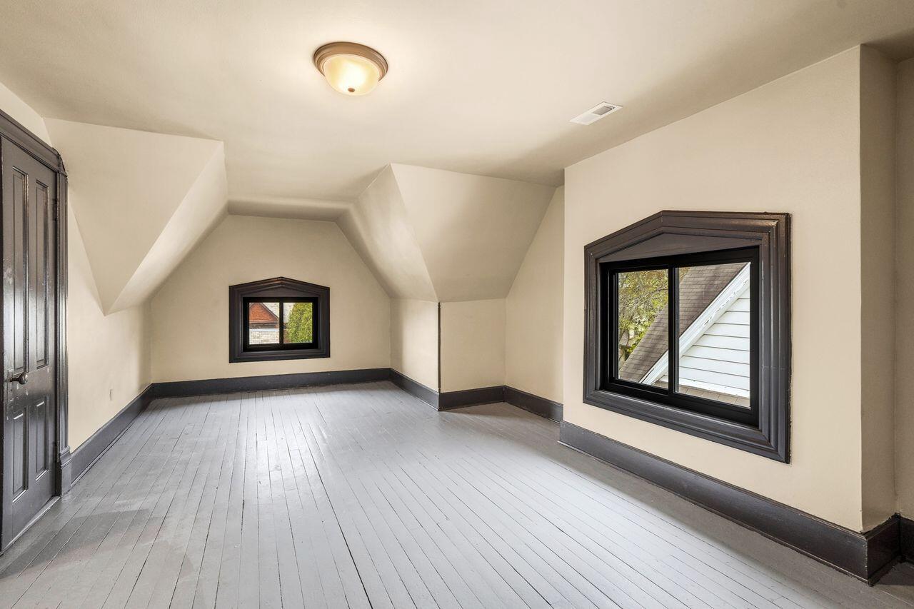 3247 North Marietta AVENUE