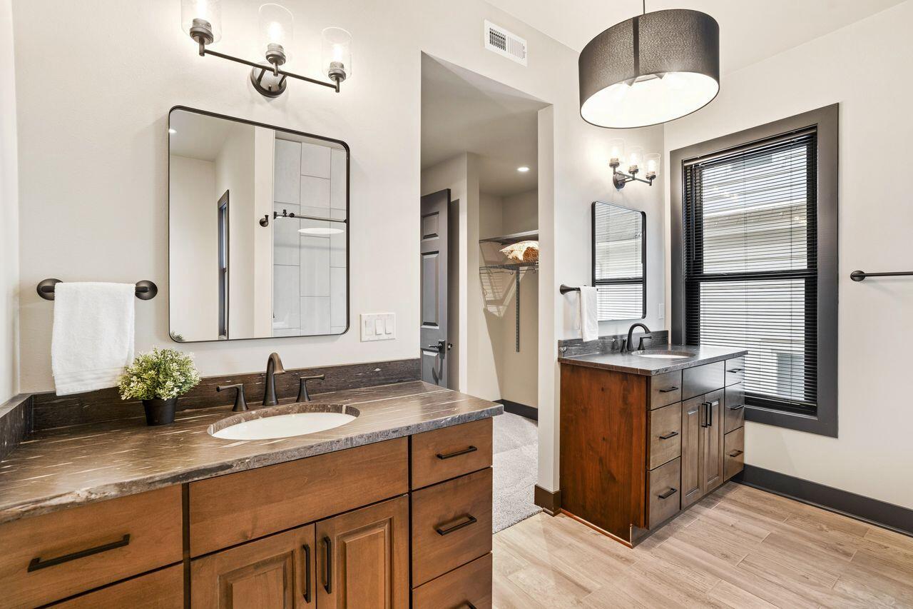 3247 North Marietta AVENUE