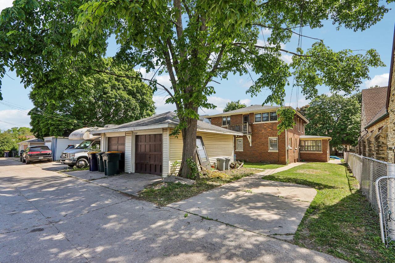 1571 S 74th STREET 1573