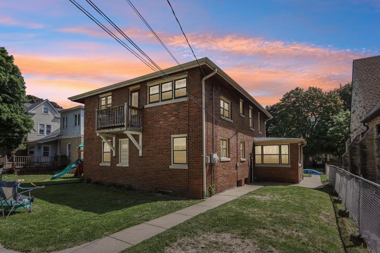 1571 S 74th STREET 1573