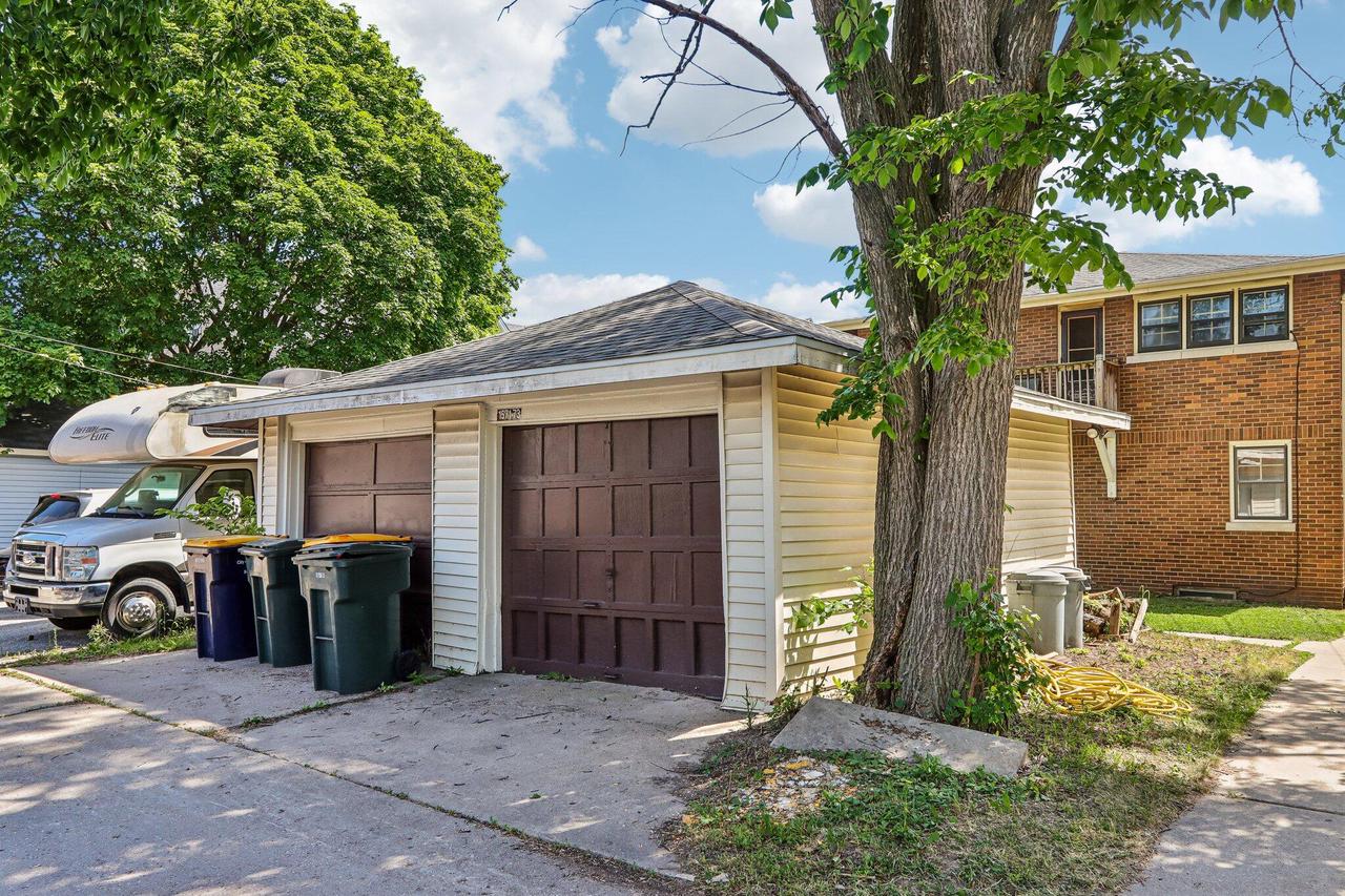 1571 S 74th STREET 1573
