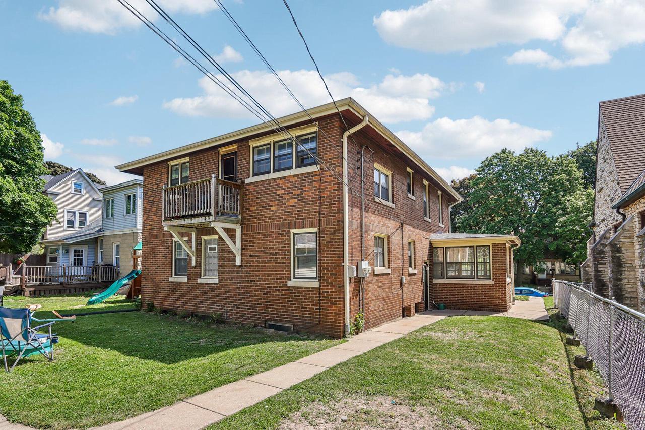 1571 S 74th STREET 1573