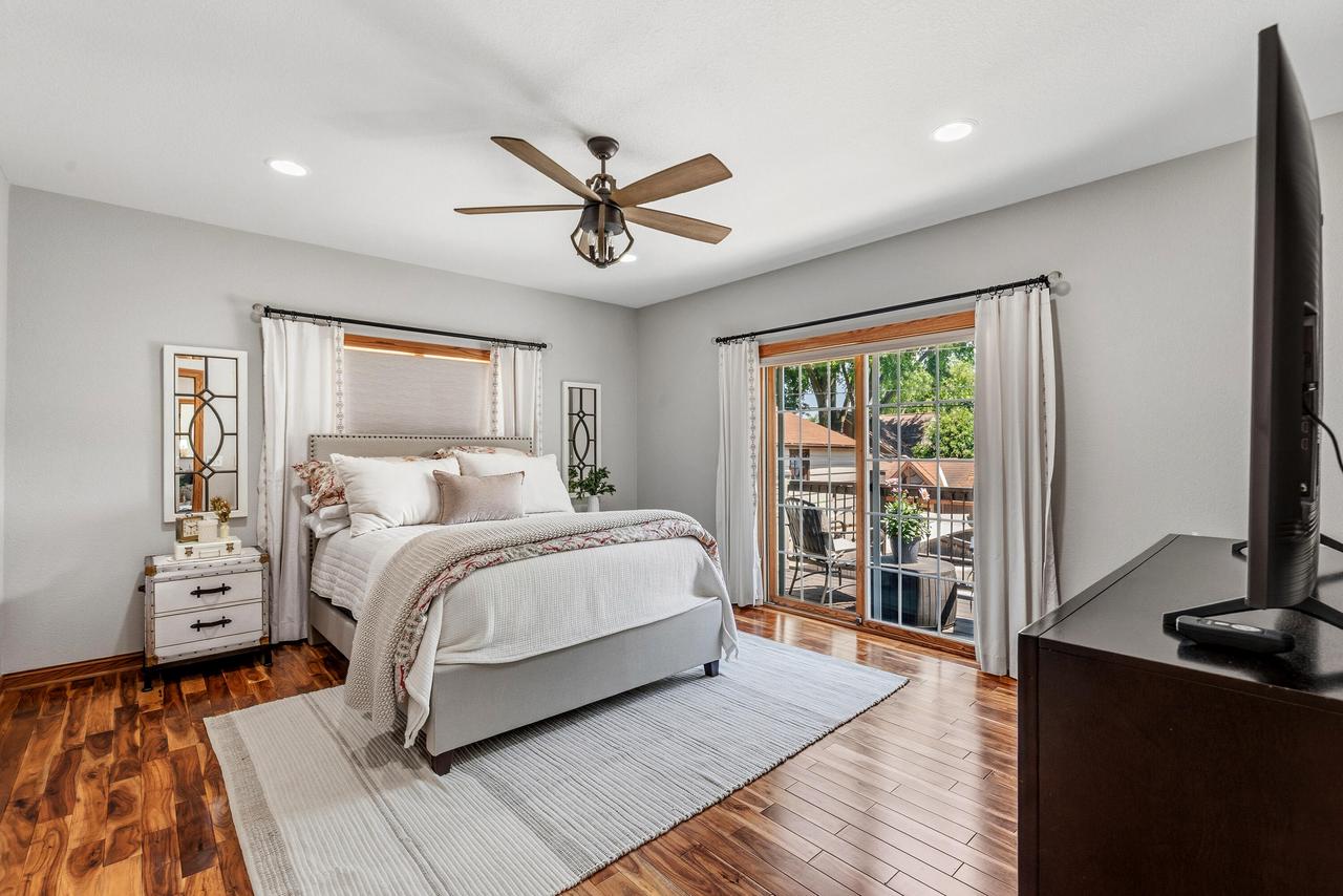 8415 Ravenswood CIRCLE