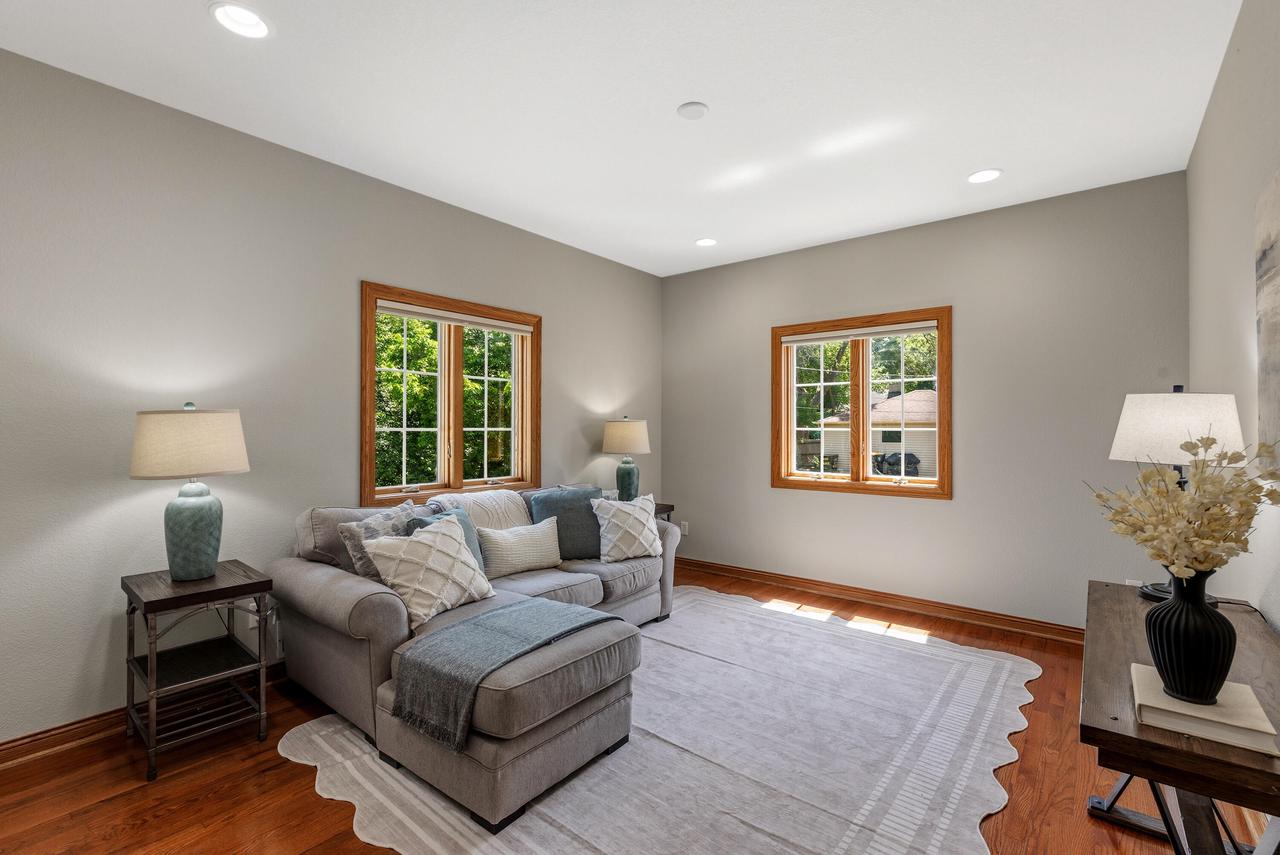 8415 Ravenswood CIRCLE
