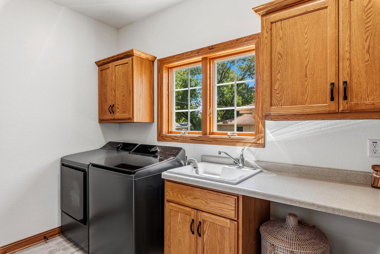 8415 Ravenswood CIRCLE