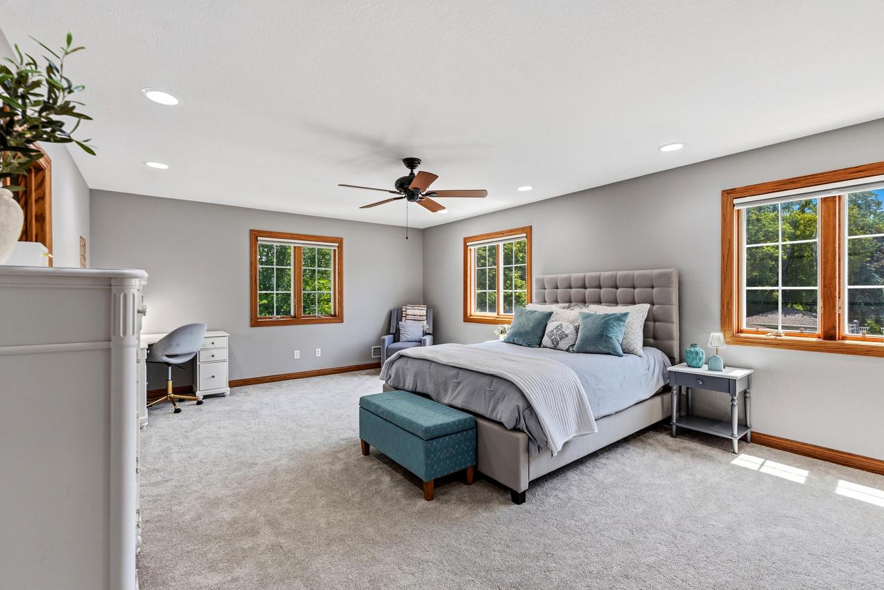 8415 Ravenswood CIRCLE