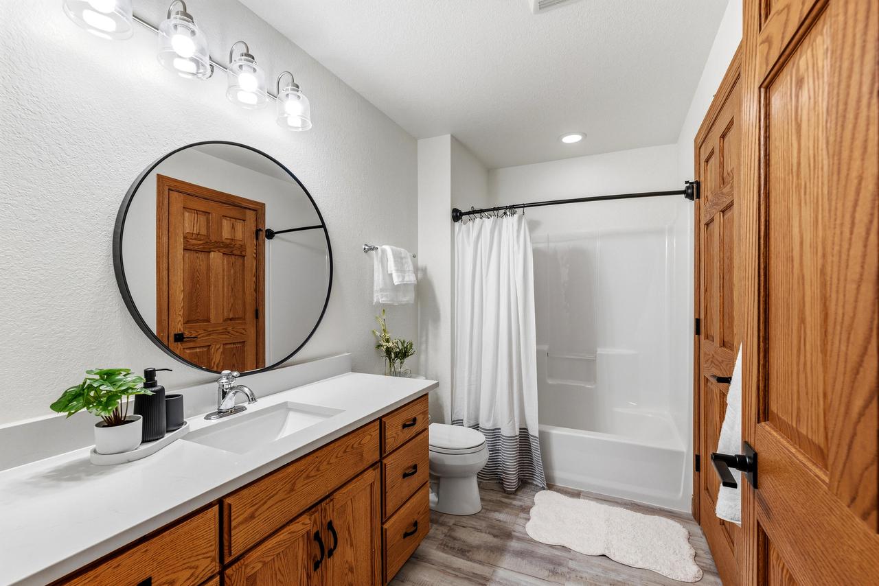 8415 Ravenswood CIRCLE