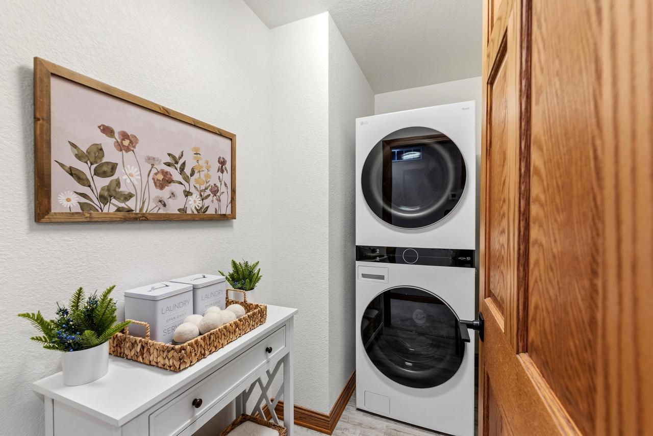 8415 Ravenswood CIRCLE